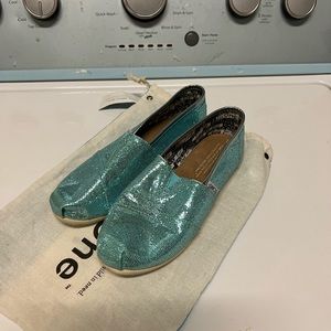 Youth/Kids Toms loafers